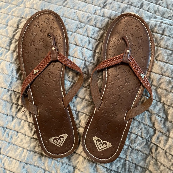 roxy tan leather flip flops